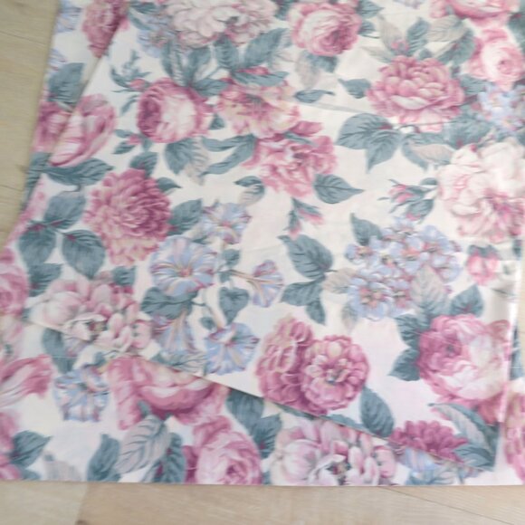 WestPoint Stevens Floral Standard Pillowcases Pair of 2 Multicolor Made In USA - Picture 5 of 6